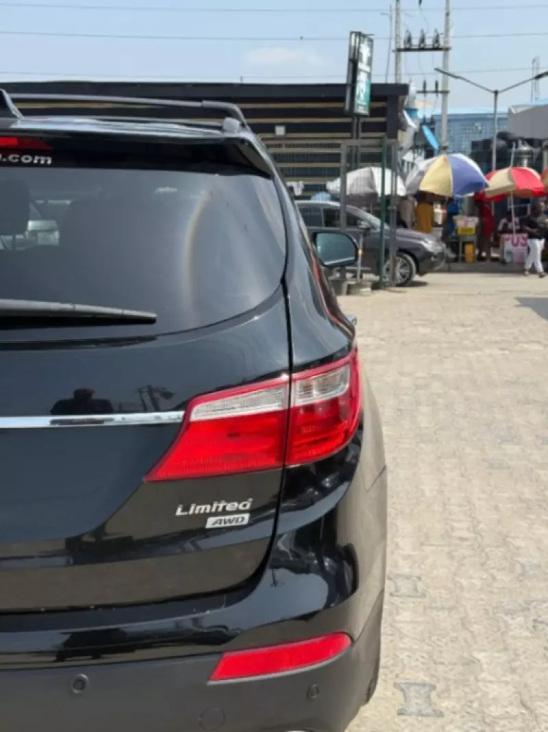 Hyundai Santa Fe   - 2015