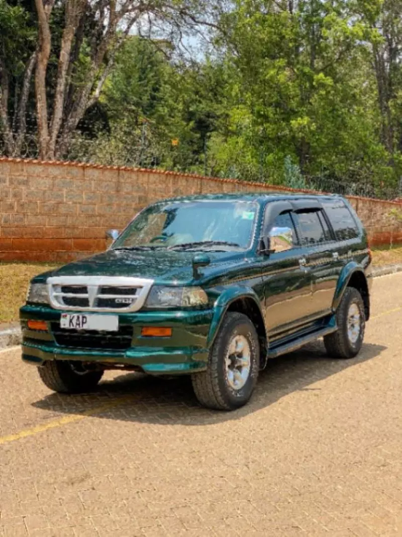 Mitsubishi Pajero Sport   - 1997