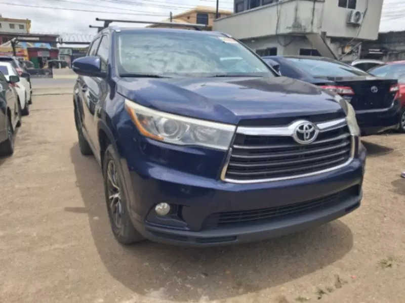Toyota Highlander   - 2016