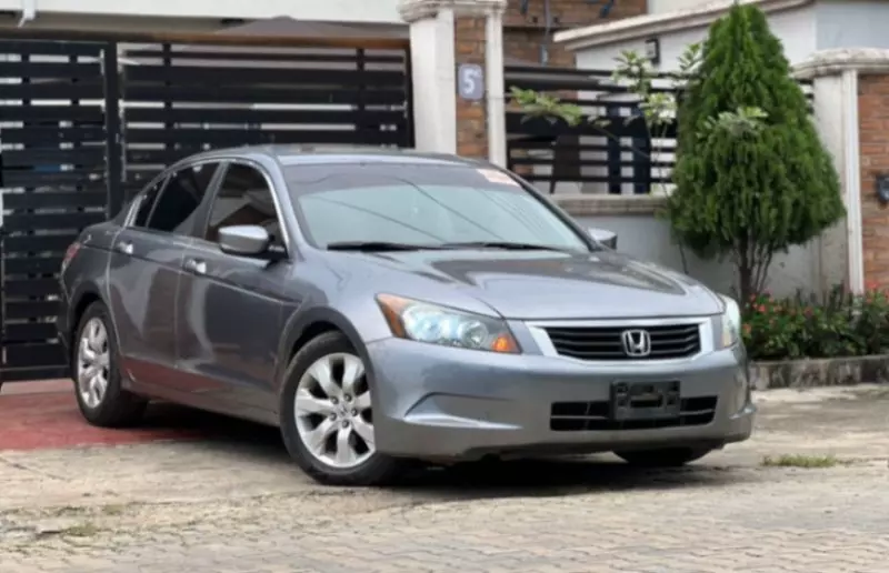 Honda Accord   - 2010