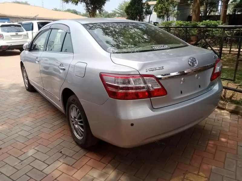 Toyota Premio    - 2012