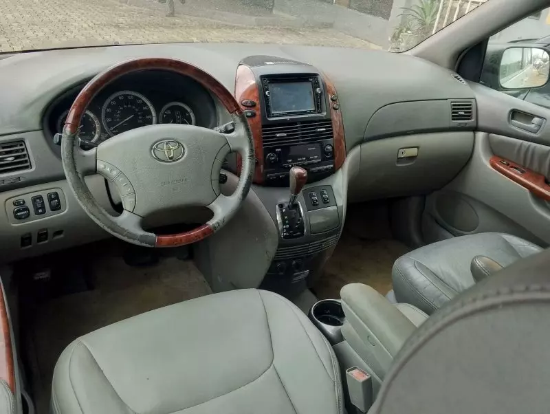 Toyota Sienna   - 2004