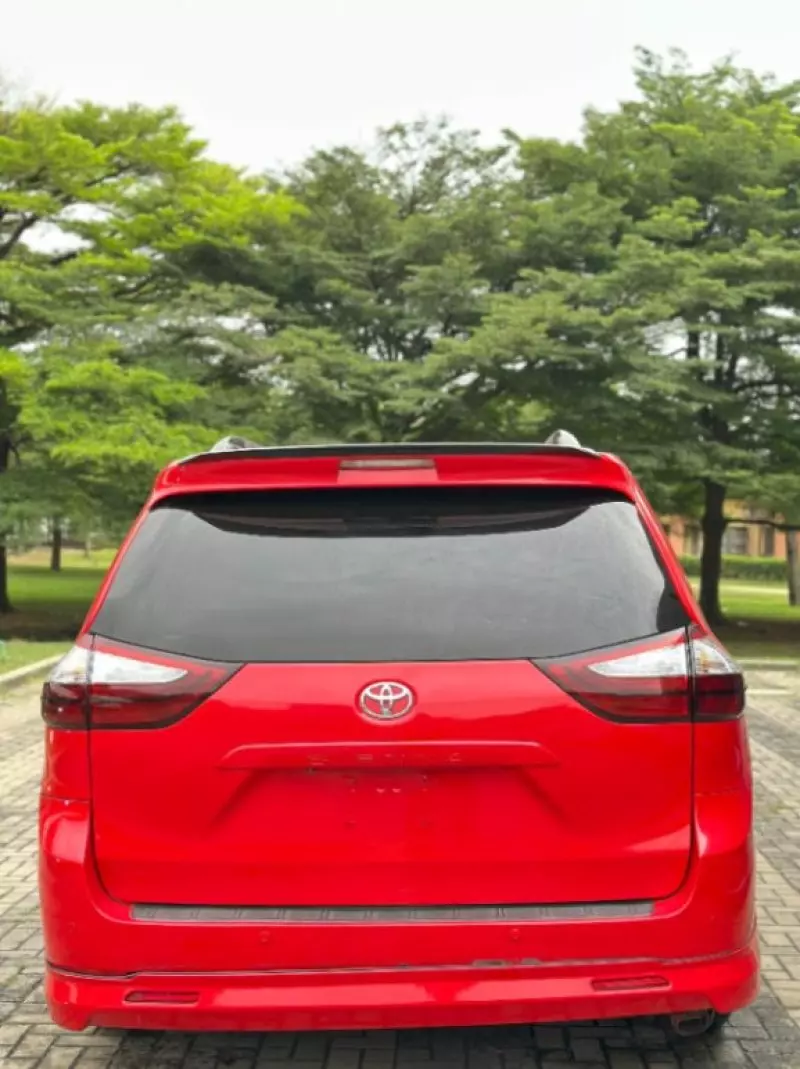 Toyota Sienna - 2015