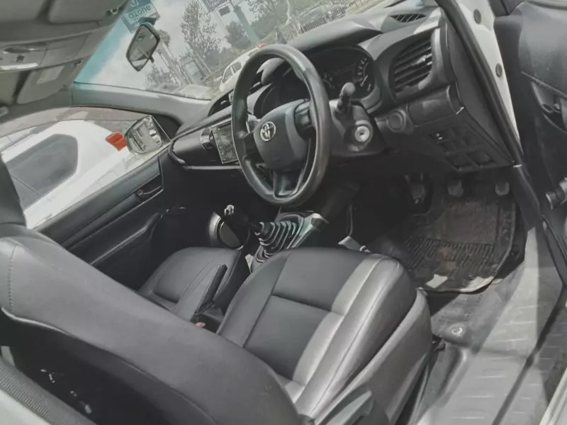 Toyota Hilux   - 2016