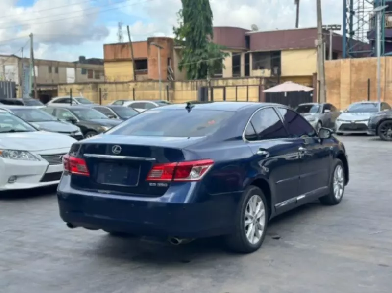 Lexus ES   - 2011