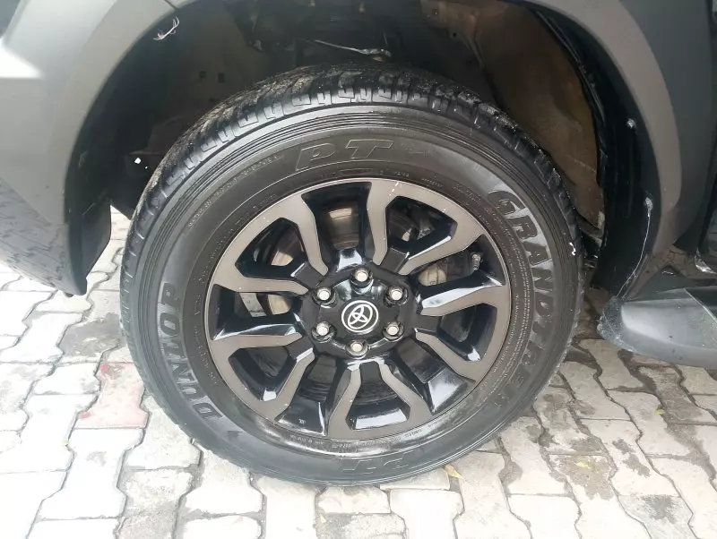 Toyota Hilux   - 2022