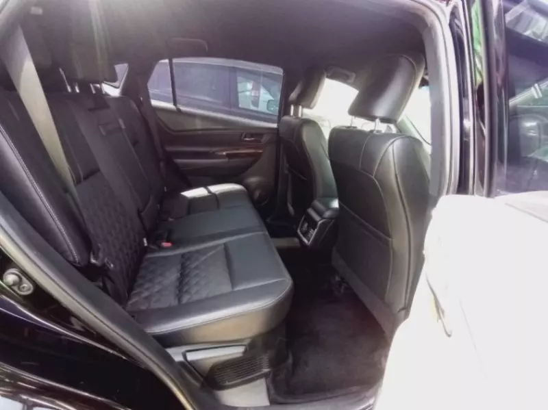 Toyota Harrier   - 2016