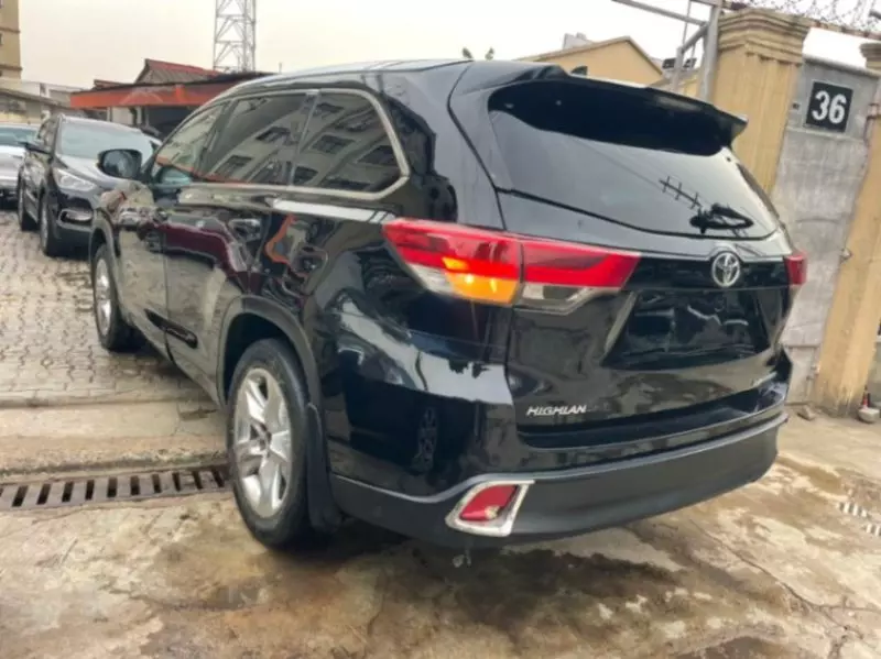 Toyota Highlander   - 2015