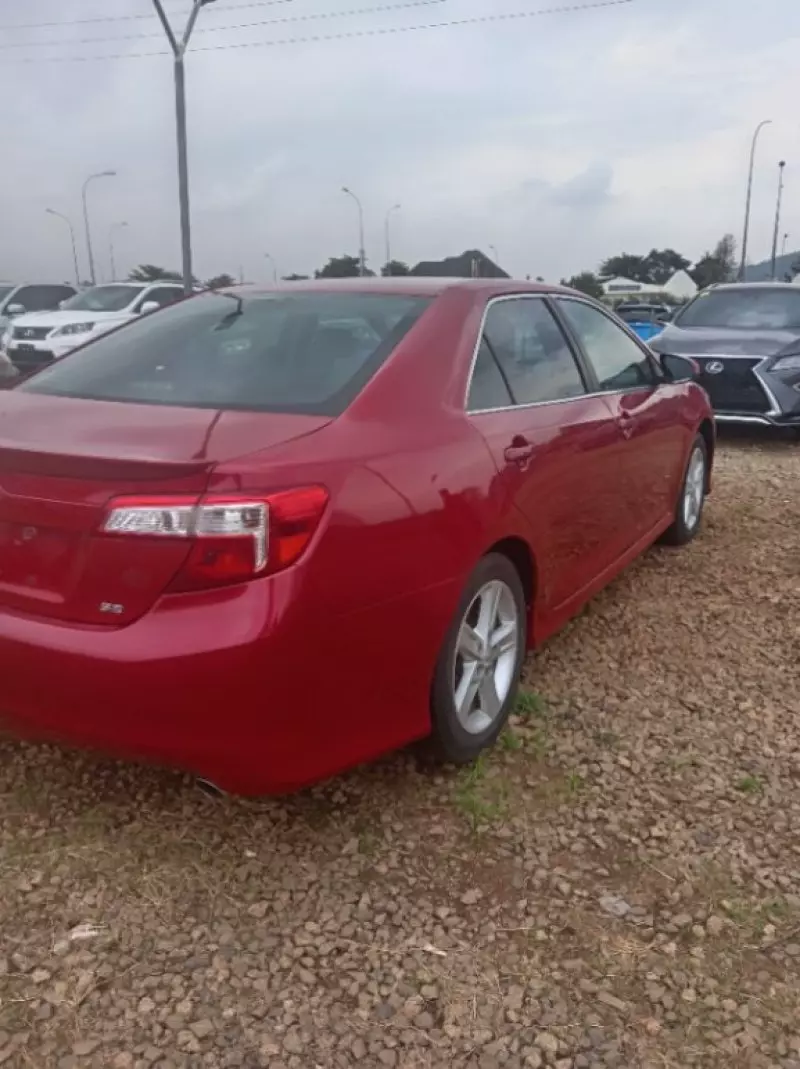 Toyota Camry   - 2012