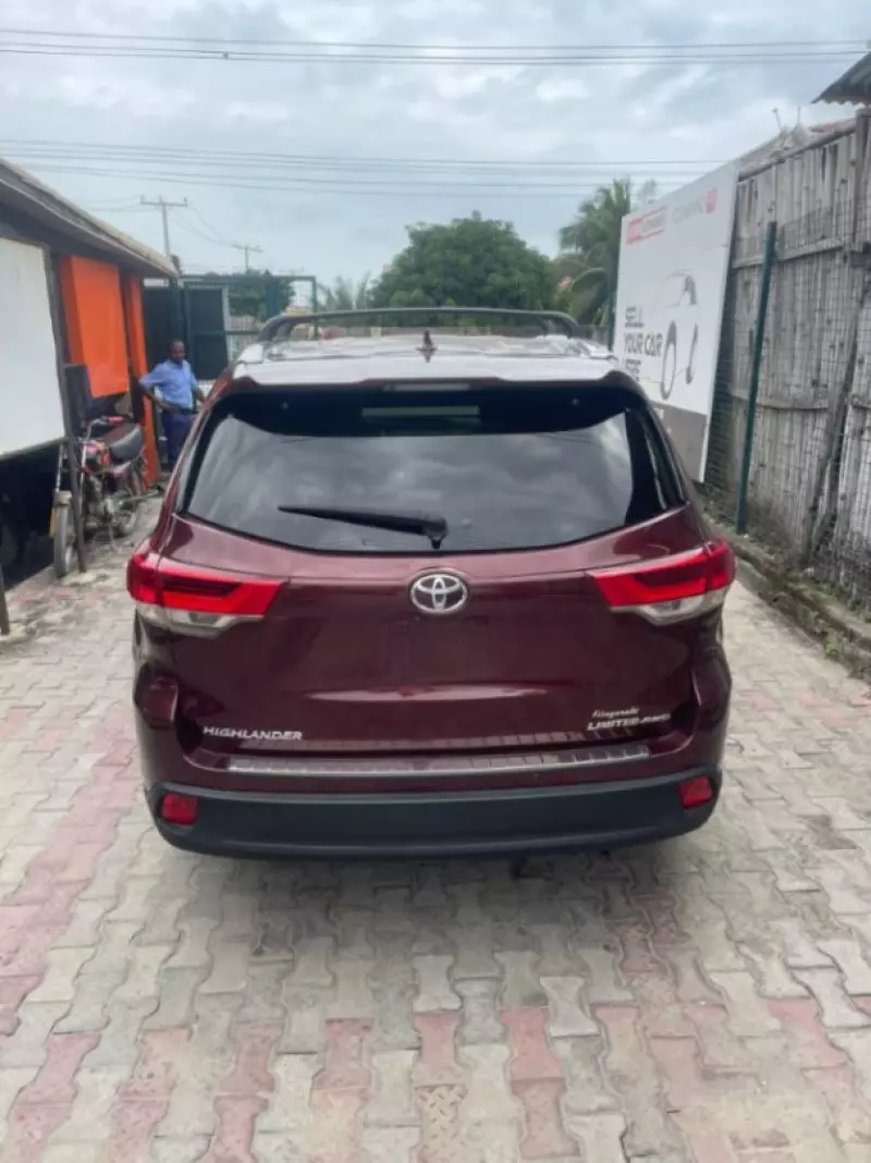 Toyota Highlander   - 2014