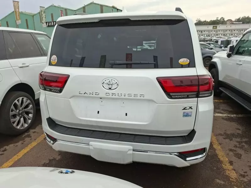 Toyota Land Cruiser VX   - 2023