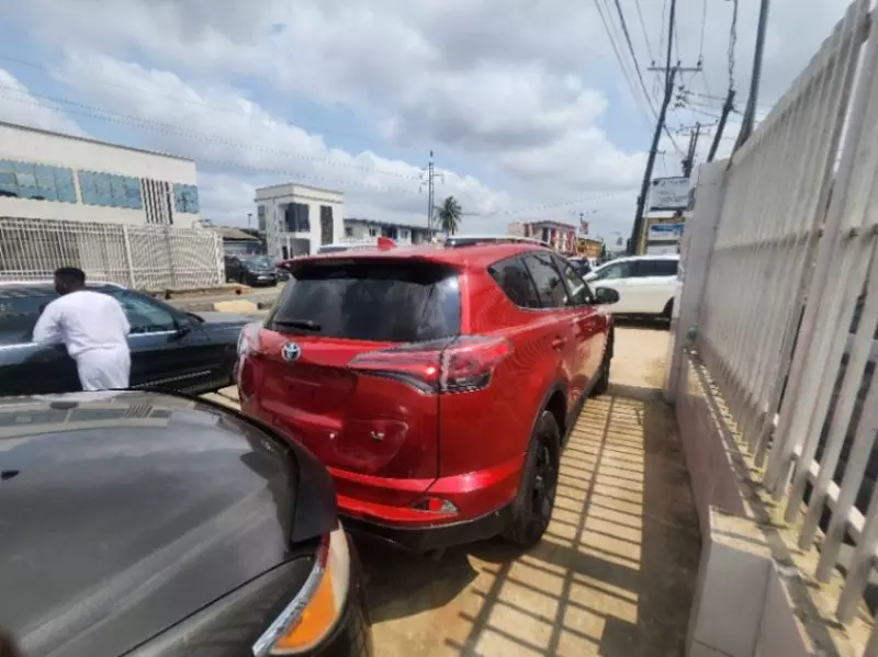 Toyota RAV 4   - 2016
