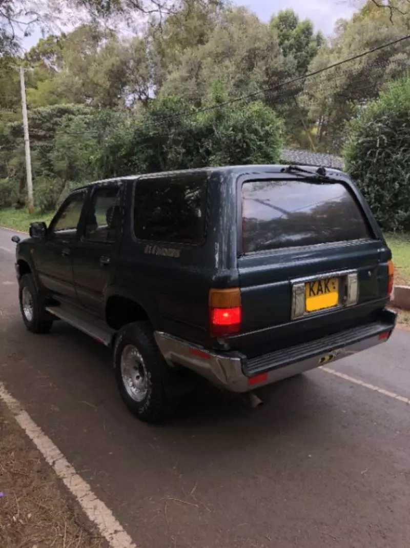 Toyota Hilux Surf    - 1989