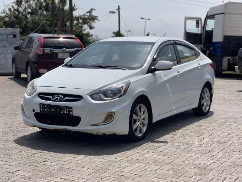 Hyundai Accent   - 2013