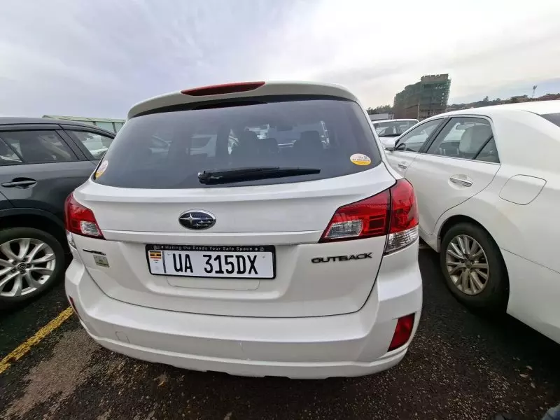 Subaru Outback   - 2015