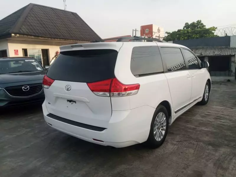 Toyota Sienna   - 2012