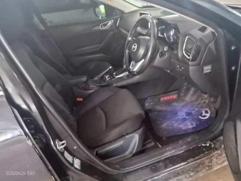 Mazda Axela    - 2015