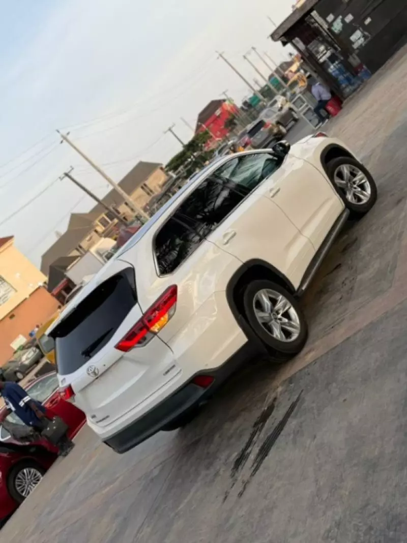 Toyota Highlander   - 2017