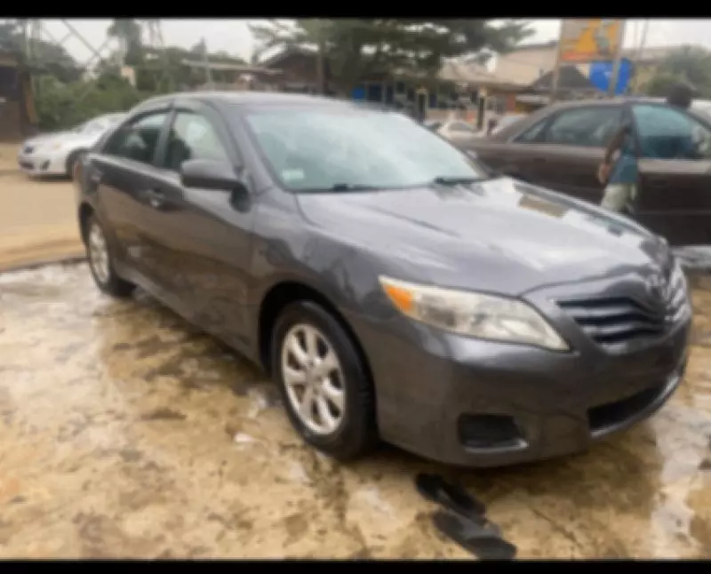 Toyota Camry   - 2011