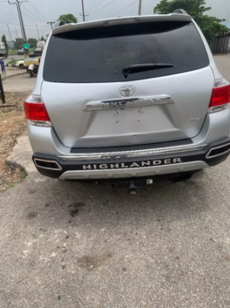 Toyota Highlander   - 2012