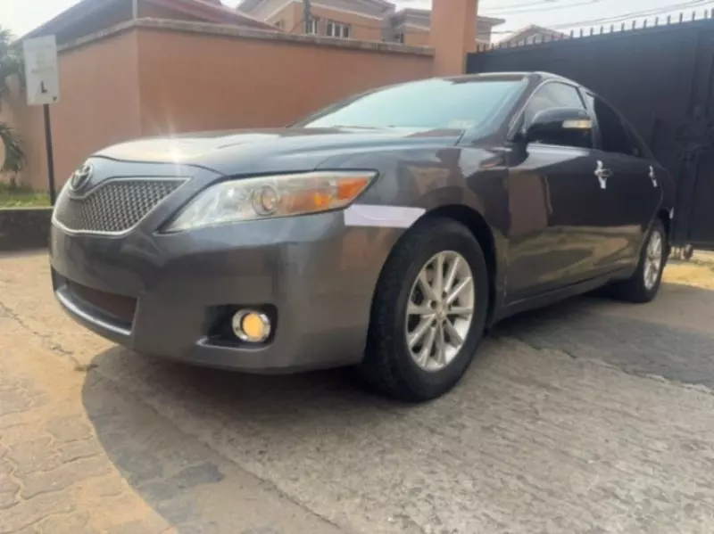 Toyota Camry   - 2011