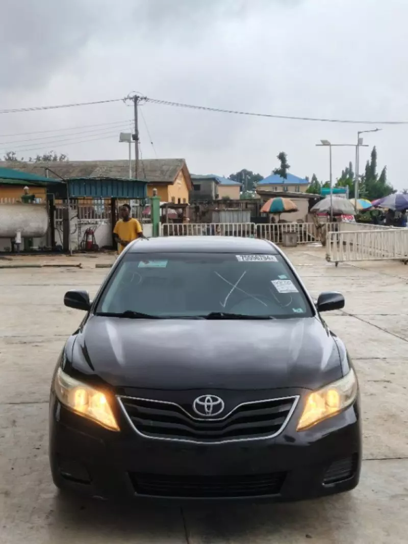 Toyota Camry   - 2011