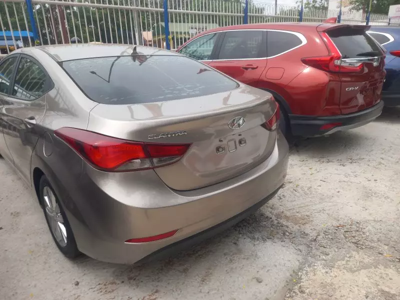 Hyundai Elantra   - 2014