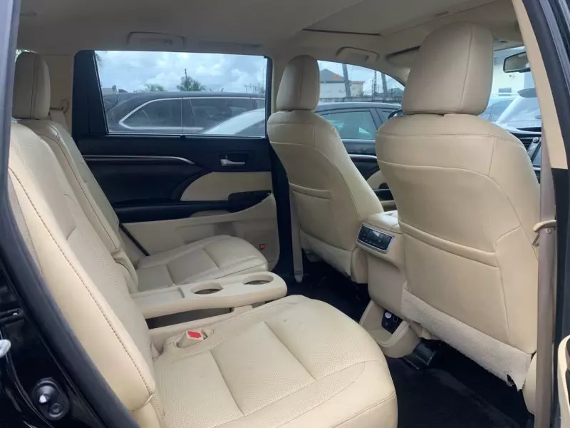 Toyota Highlander   - 2015