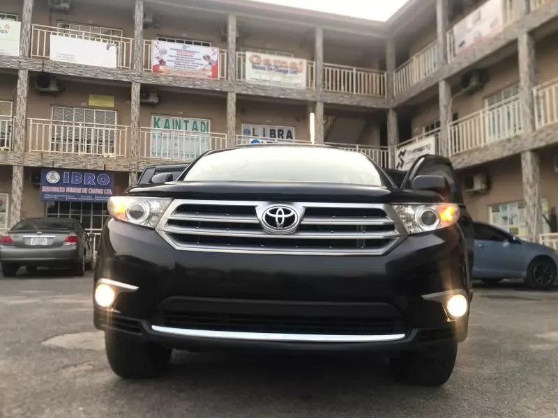 Toyota Highlander   - 2012