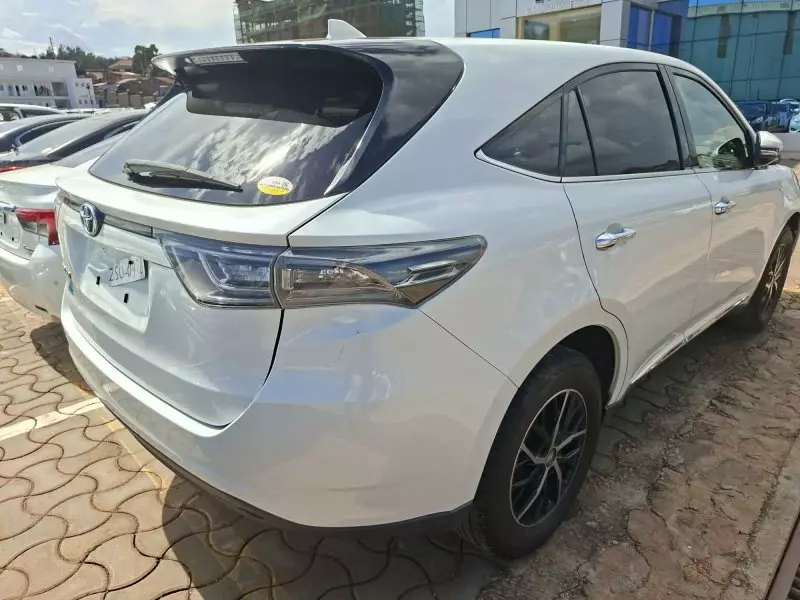 Toyota Harrier   - 2014