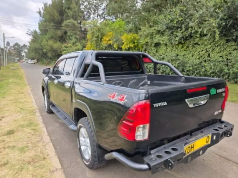 Toyota Hilux Revo    - 2017