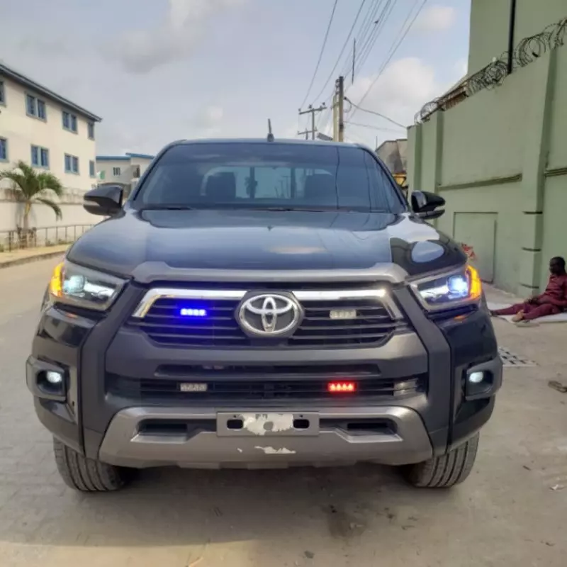 Toyota Hilux   - 2024