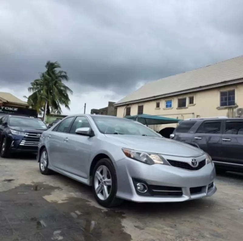 Toyota camry   - 2013