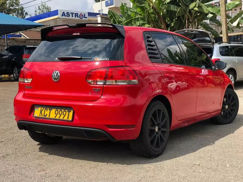 Volkswagen Golf   - 2011