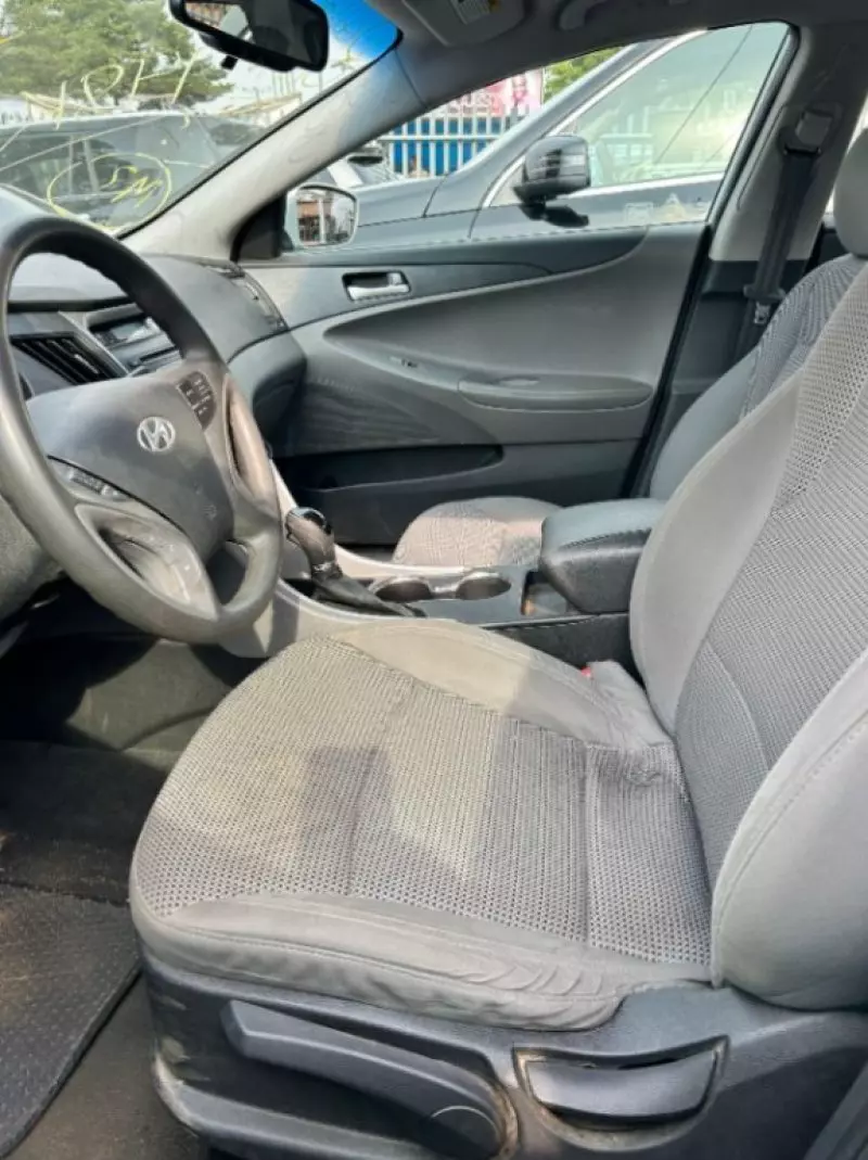 Hyundai Sonata   - 2012