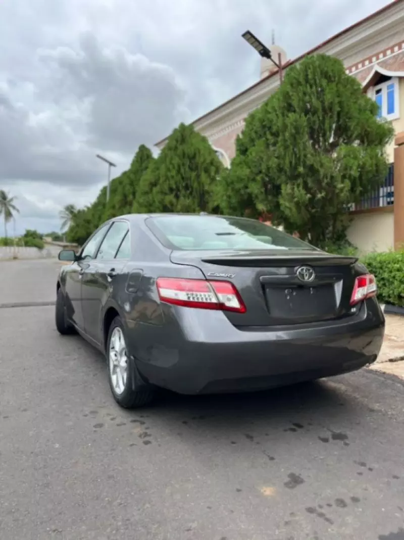 Toyota Camry   - 2010