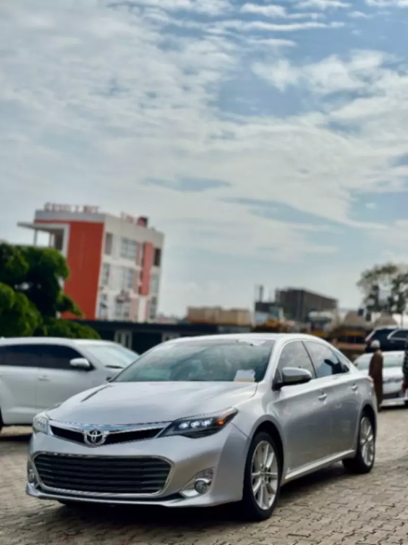 Toyota Avalon   - 2013