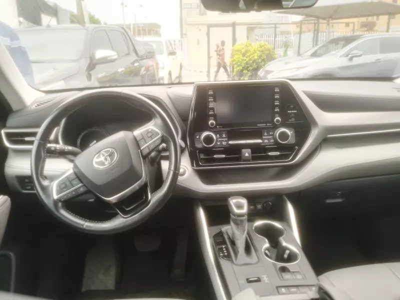 Toyota Highlander   - 2020