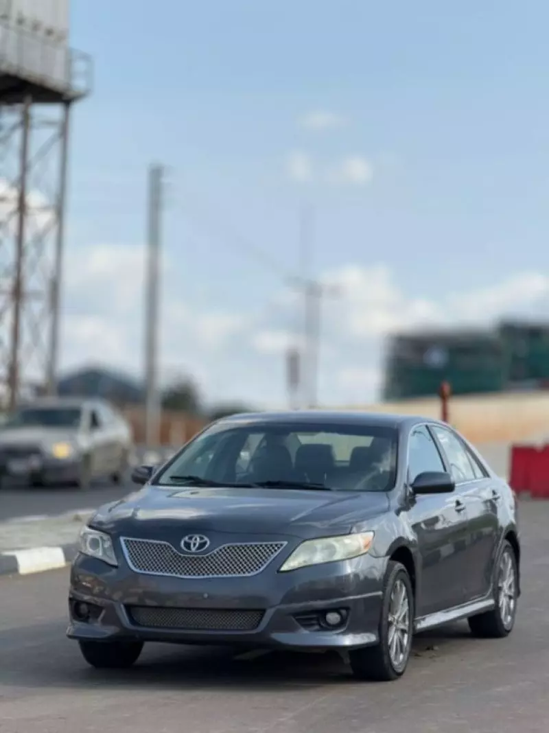 Toyota Camry   - 2009