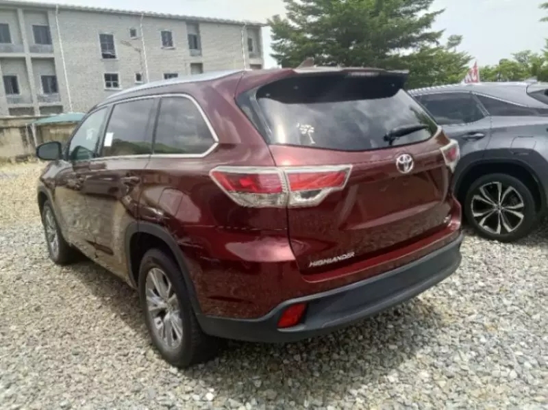 Toyota Highlander   - 2016