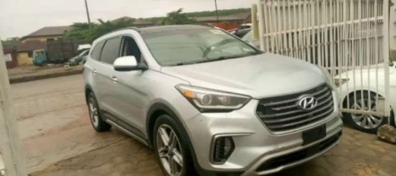 Hyundai Santa Fe   - 2017