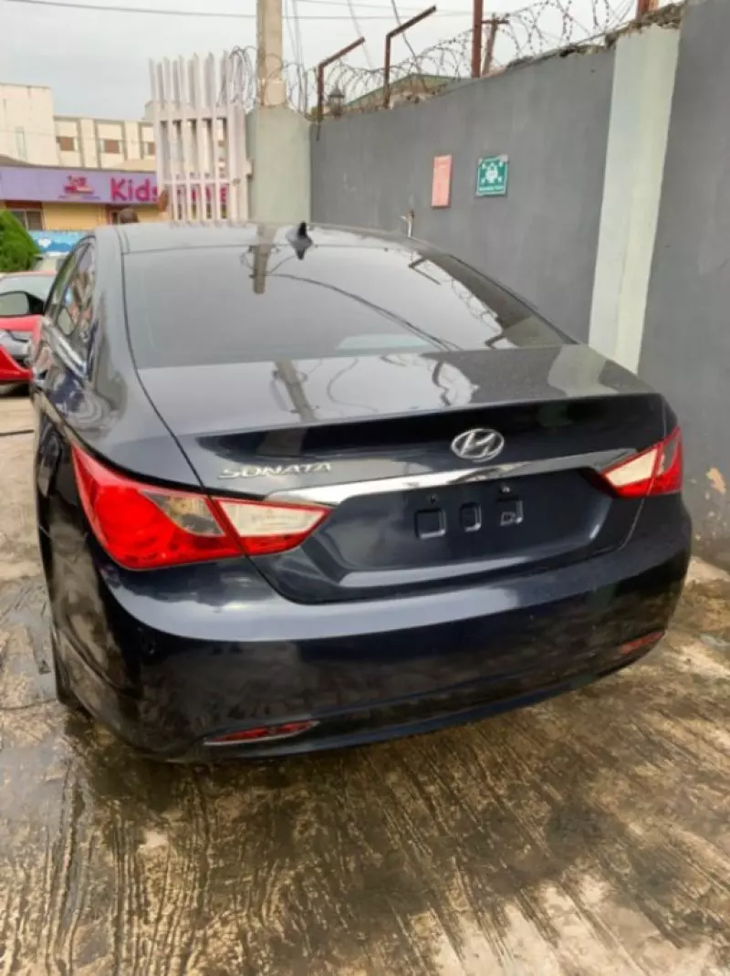 Hyundai Sonata - 2011