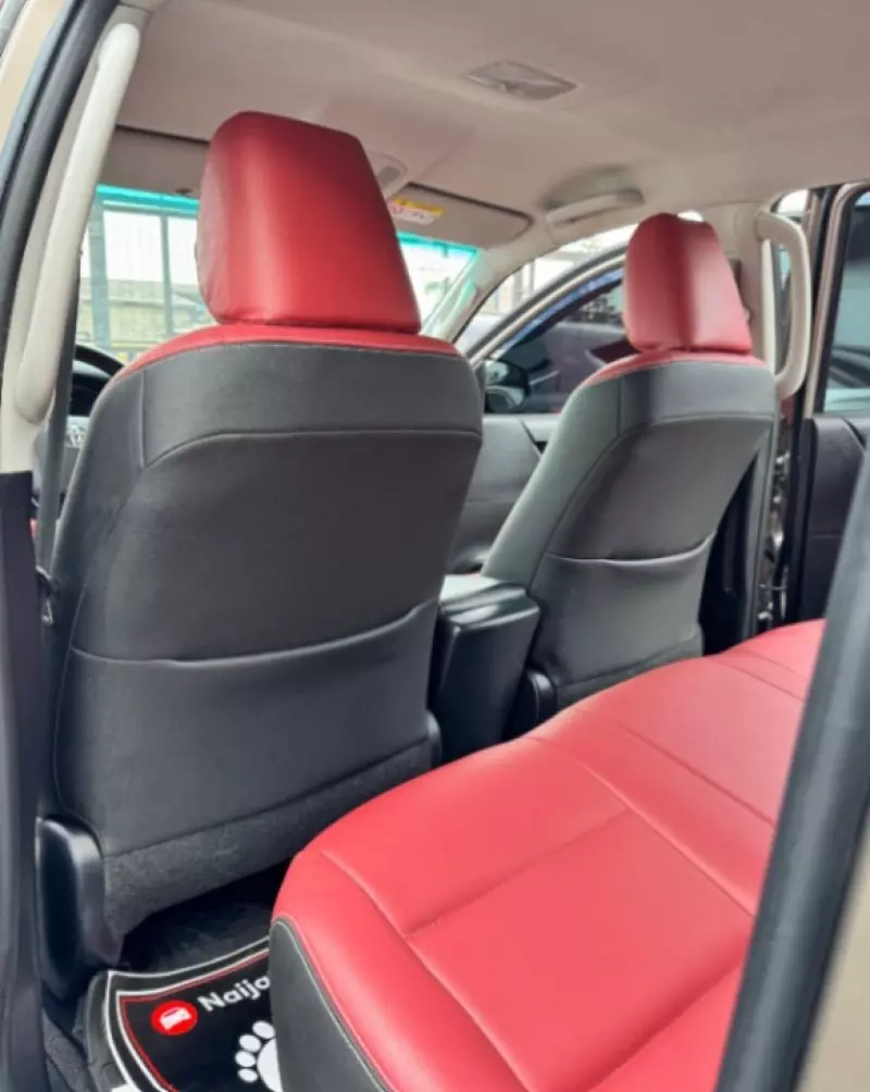 Toyota Hilux   - 2020