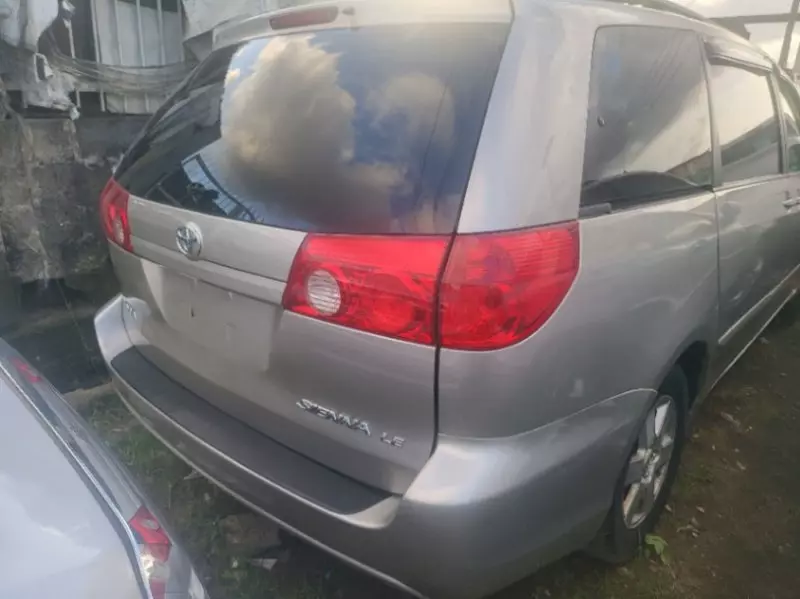 Toyota Sienna   - 2006