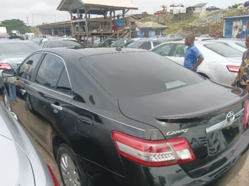 Toyota Camry   - 2011