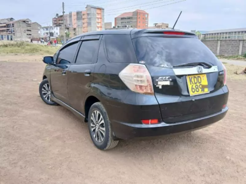 Honda Fit shuttle    - 2014