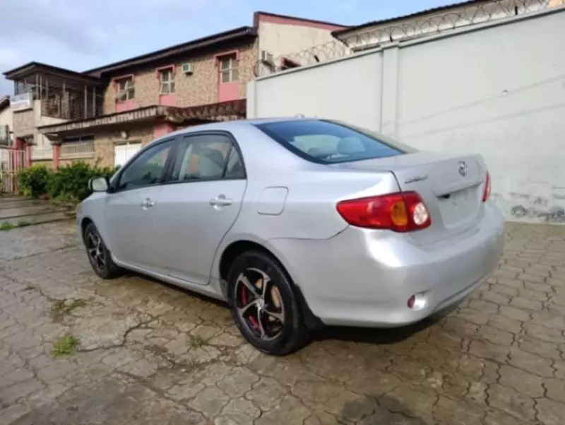 Toyota Corolla   - 2009