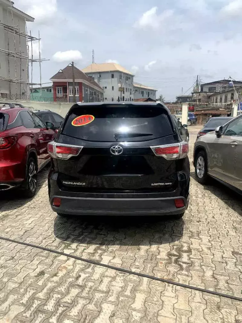Toyota Highlander   - 2014