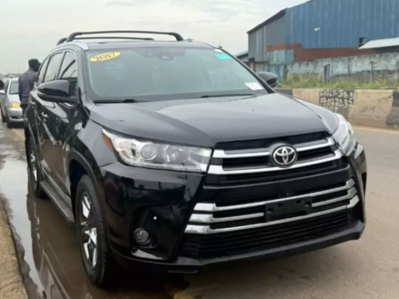Toyota Highlander   - 2017