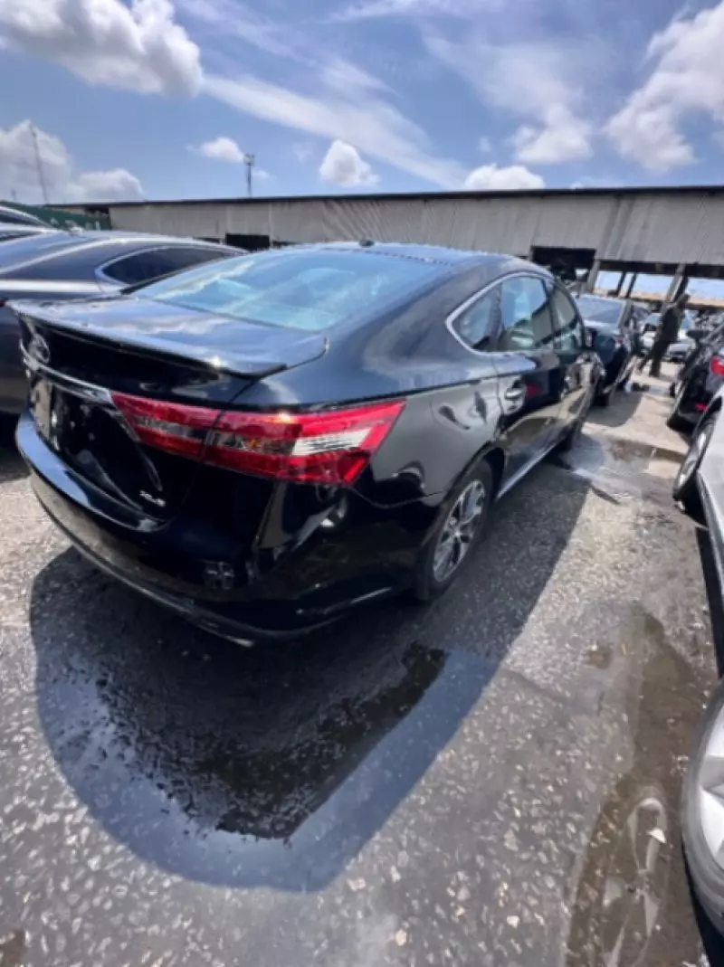Toyota Avalon   - 2013